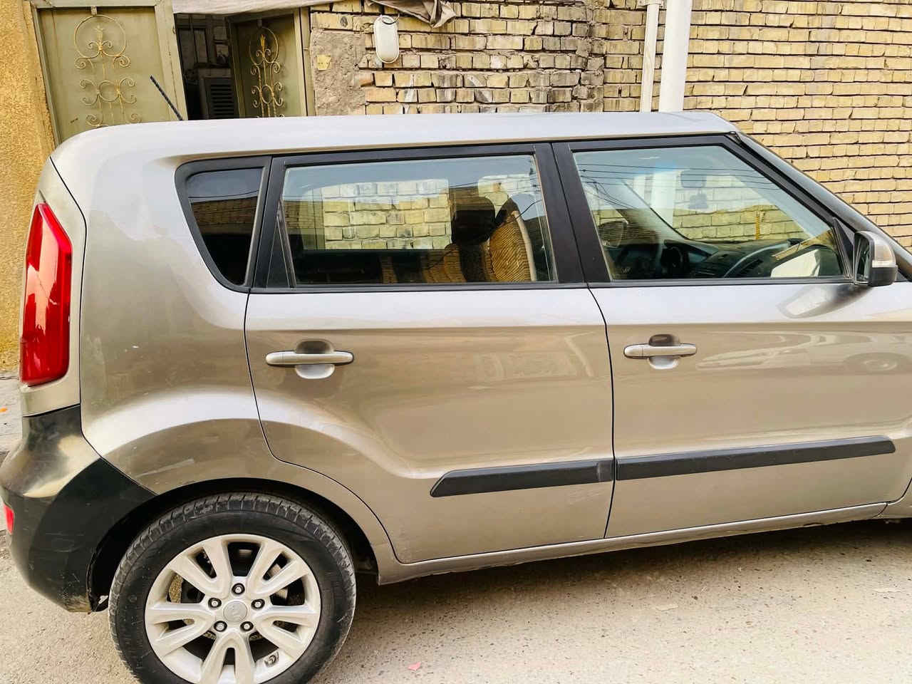 السلام عليكم  كيا صول موديل 12 وارد امريكي محرك 2000 دوش
كير ومحرك وتبريد وتدفئة جاهزة
رقم بغداد انگليزي باسمي 
تحكم ستيرن جهتين 
كروز سرعة مثبت 
نظام ايكو 
اشاير بالمري وتحكم كهربائي بلمري 
حساس اطارات 
حادثة موضح بلصور 
رقم الهاتف (***********) بغداد الرصافة
السعر (80) قفل
