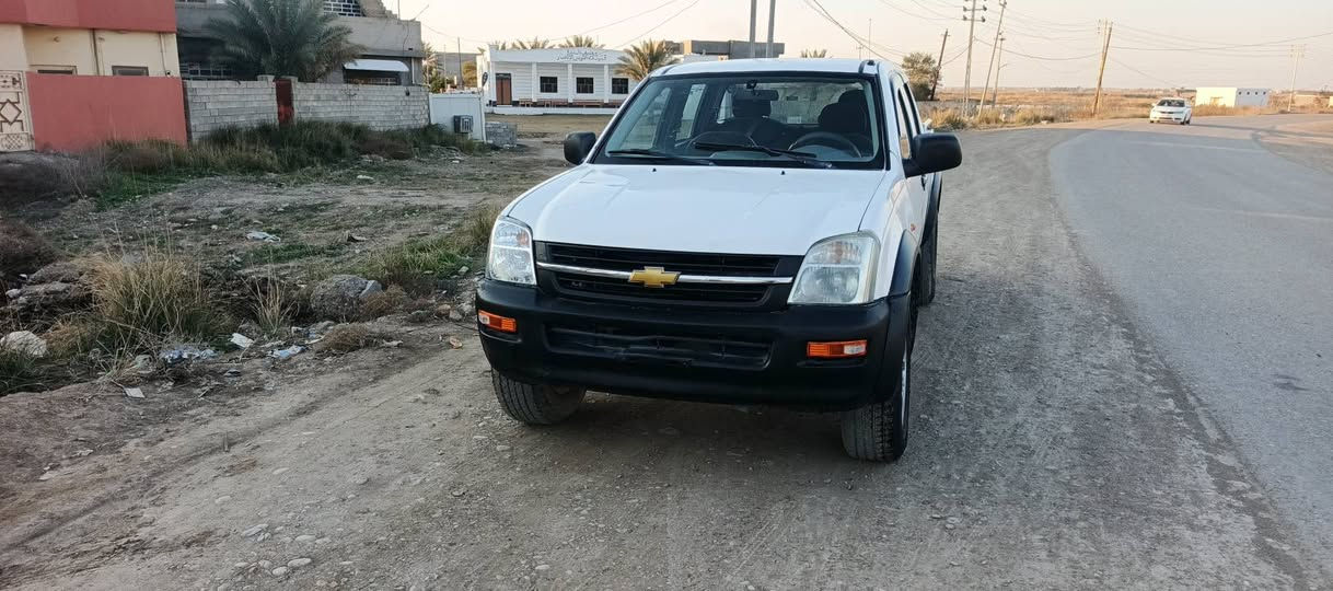 السلام عليكم .شوفر  لوف 2005 مال مزاد الداخليه.
سيارة مصبوغة عام للجماليه صدر نظيف تايرات. نص عمر باتري جديد مسجل سماعات جدد جام كله شغال لايتات جدد. بك لايتات جدد تترقم بغداد مرور الحسينيه كتابهه كامل كبل تروح ترقم للبيع او المراوس السعر ٤٠ وبيهة مجال. العنوان ديالى المقدادية

***********
