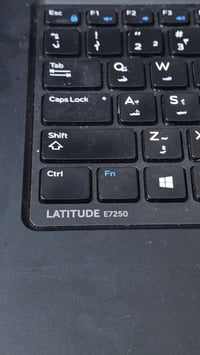 حاسبة للبيع  _ معالج core i5  _ ذاكرة ssd 128 السعر مناسب جدا للي يريد...