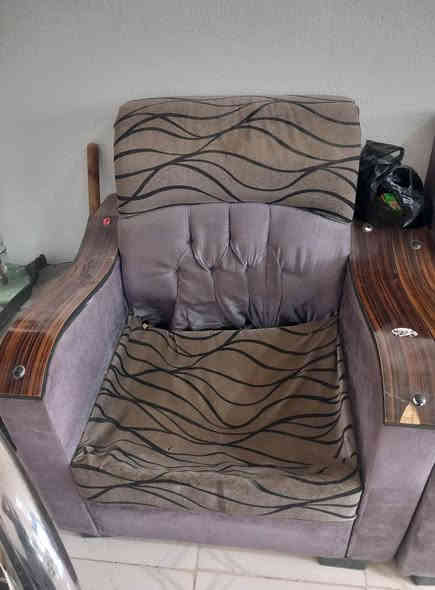 تخم ١٠ مقاعد ب 75 وبي مجال عوزه تصليح قليل
ماسنجر متوفر 
واتساب ***********
