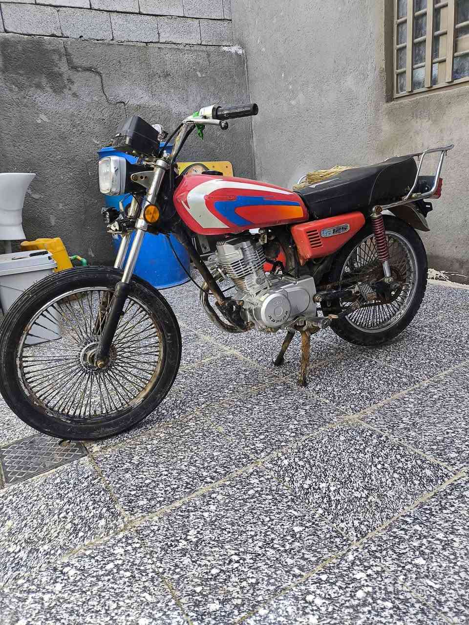 4 كير محرك رابيدو  دراجه كلك  نضيفها عل فحص تجي تفحص بيدك  مكاني نعمانيه
***********
