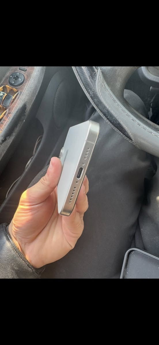 ايفون 15 برو ماكس للبيع فقط الذاكرة 256 شرق اوسط نموذج M البطارية 90 نضافة الجهاز جيدة مكفول من اي تصليح وضرر غراضه موجوده المكان بغداد زيونه او الغدير 
للتواصل دايركت او ***********
