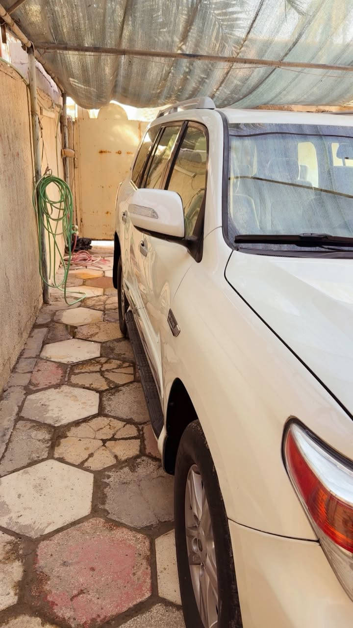 لاندكروز 2010 رقم بصرة انكليزي بسمي                                                     
بيها صبغ بنيد وقبق الصندوق بدون ضربه
مكفوله من الضربه
سياره جاهزة حداديه كير مكينه 6 سلندر تخم تاير
محدث فقط الدعاميات 
السعر 280 بيها مجال بسيط
المكان البصرة 
***********
