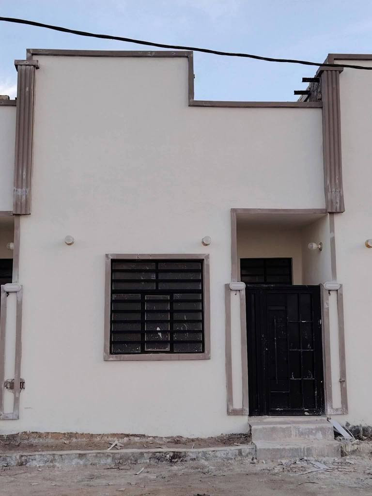 دار للبيع  50 م  السعر 15 وبي مجال للشراي
✅ مشمول بقرار التطويب 

بسعر // مليون مع المجال
موقع /نجف 🏡شارع الحولي مال المطار عمود/ 314 

البناء 🏡 
غرفه/صاله معزوله/مطبخ معزول/ صحيات /مكشوفه
بناء مرتب/ اساس + سقف كونكريت + طابوك/ أرضيه بورسلين ابو ال 60

ألخدمات 🏡 #بعد_عن_سوق_خمس دقايق م
ماء/كهرباء/مدارس/سوق/تبليط/مول***********
*********** النجف, العراق
