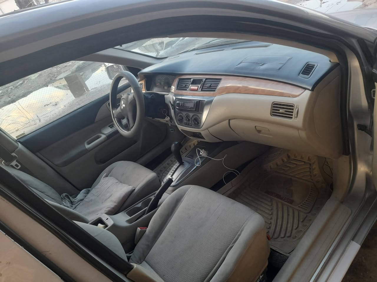 للبيع متسوبيشي لانسر
٢٠٠٨

السنويه ٢٠٣٠ بسمي 
محرك جديد كير جديد اوتماتيك صدر جديد لايت زنون تبريد ثلج تدفئه شغاله رقم انكليزي السنويه بسمي السياره معمره درجه اولى التواصل مع الرقم ***********المكان بغداد الغدير السعر 74
