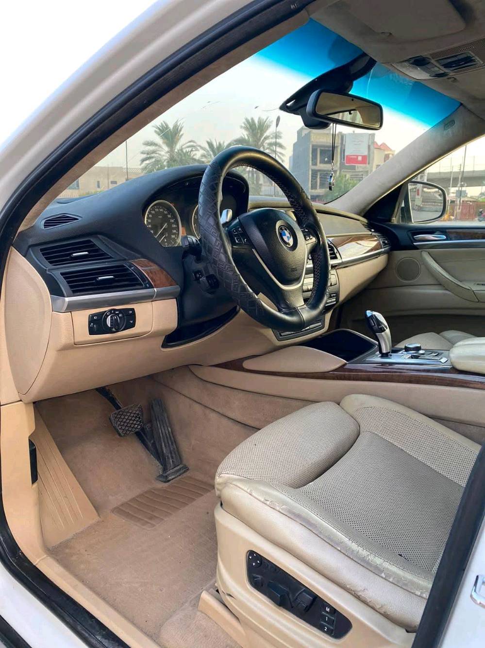 🔥 BMW X6 موديل 2009 خليجي – فول 🔥
شركة العروش
▫️ رقم أربيل دولي سنوي
▫️ الرقم جديد 2030
▫️ أعلى فئة، كلشي شغّال
🔧 المكينة والقير
▫️ 8 سلندر توين تيربو بلادي
▫️ قير أوتوماتيك – 3 مودات
▫️ ما تطلب شي
🛞 الضرر (للأمانة)
▫️ صدام أمامي وخلفي مبدلات
▫️ صبغ جامغ أمامي فقط (وجوة الرقم)
▫️ ماكو شاصي – ماكو فتح – ماكو قص
▫️ الضرر المكينة كايمه فقط 
❄️ التبريد
▫️ تبريد قطعتين، بارد كلش
🧰 الصيانة
▫️ تايرات وبطارية جدد
▫️ سيرفس كامل
▫️ زيوت وماء وكالة
🚘 الداخلية والإضافات
▫️ جلد بيج، كشنات ميموري
▫️ كامرة + حساسات
▫️ بصمة، دبل كروز، صوت بلادي