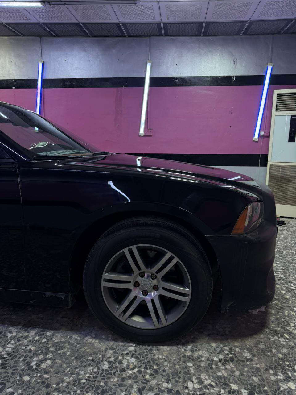 السلام عليكم 
جارجر 2013 
كير تعليك محرك 3600
مكينه جديده 
حادثها جاملغ خلفي والثاني مصبوغ 
رقم بغداد تحويل ثاني يوم
السعر 116 وبيها مجال قليل 
باقي التفاصيل اتصل وتدلل *********** البصرة, العراق
