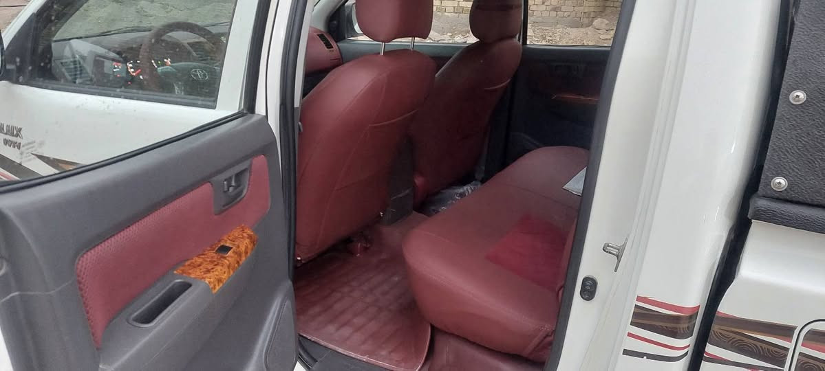 بسم الله الرحمن الرحيم 
تيوتا فلاونزه ٢٠١٥ شاصي ١٩ كويتي سياره جديده جدا  كفالة مكينه وبدي تخم تاير برجستون اصلي سنويه جديده وبسمي رقم انكليزي جديد هزه جديده سنويه لغة ٢٠٣١ حداده جديده مكان السيارة بصره قضاء المدينة 
***********         ***********
