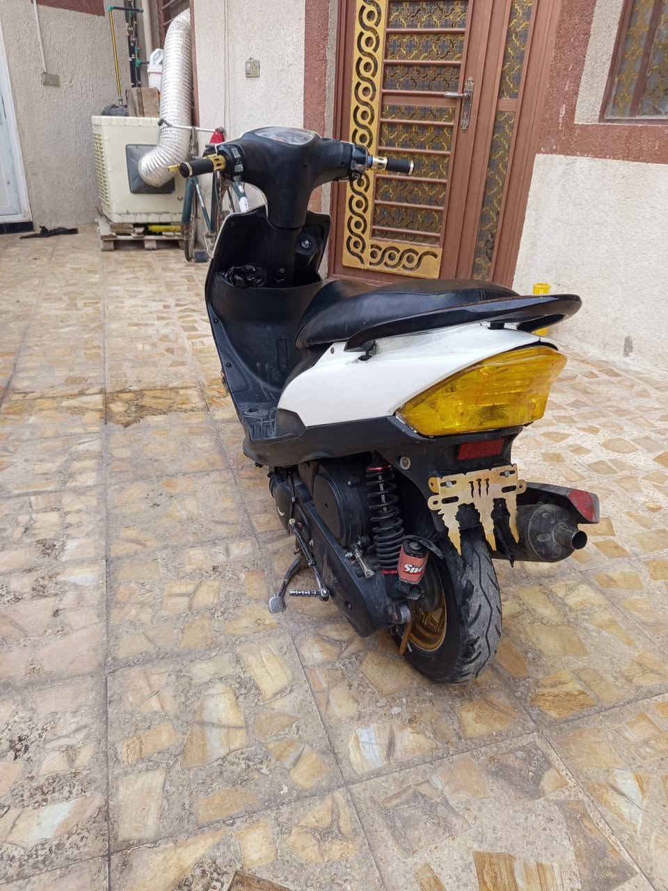 سلام عليكم ماكس عدله للبيع او المراوس
الفاصيل /

لايت 

سلف 

هندر 

سكنات امامي خلفي 

الدراجه مامفتوحه بوشه 55
الدراجه مزوده تزويد رياضي كامل 

عايزها  باتري فقط عنوان كربلاء     السعر 500وبيها مجال 

الرقم *********** +متواجد خاص
