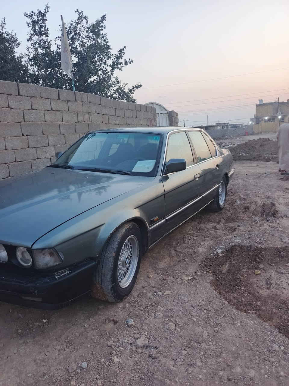 سلام عليكم بي إم مديل 1990 حجم 735 مصبوغة  جماليه عامه كير ومكينه كفاله حداديه نص عمر كهربايات كله شغاله رقم بغداد سنويه 2028 تنتهي ومكينه مفتوح 6 سلندر السعر 40 وبيه مجال ***********
