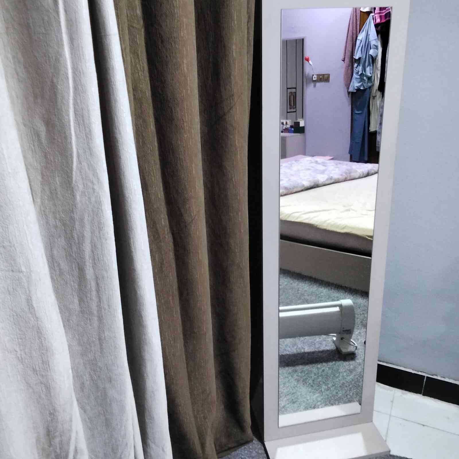 غرفه تركي مستخدمه شي قليل والسعر950ومجالها شي بسيط العنوان بغداد ***********
