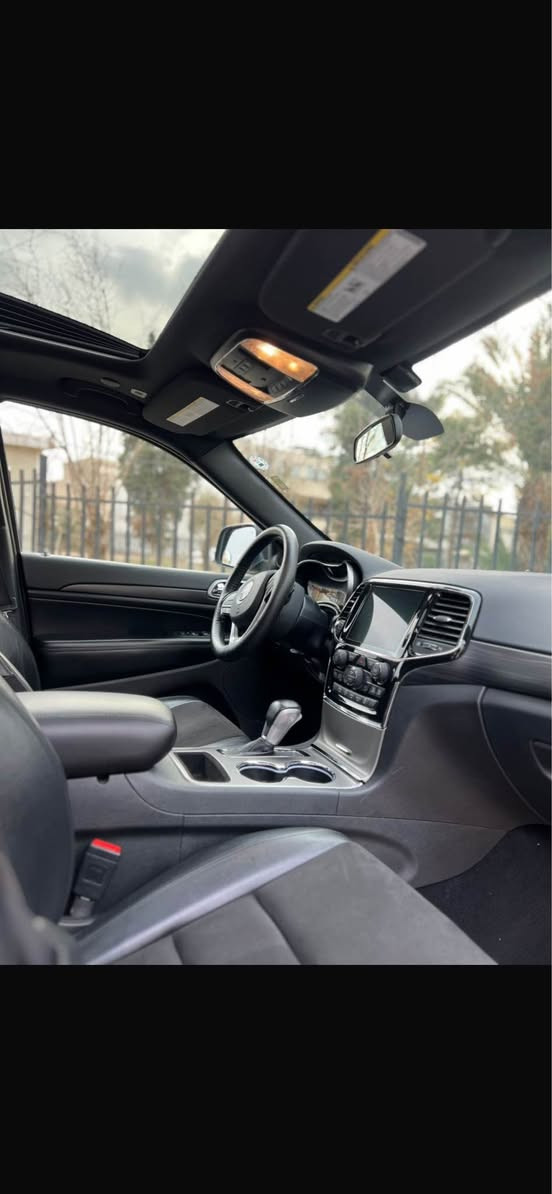 کـــــــوردی 

جێب گڕاند شیڕۆکی 
تەنها فرۆشتن ، گۆڕینەوە ناکا 
مــــۆدیل / ٢٠٢١ 
مواسفات / black Top 
سەیارەکە هەیکەلی زۆر جوانە
سندوق شەفت ، سلایت 
کوشن هیتەرسوکان هیتەر، 
دەبل ئەکسل 4×4 

مەکینە / V6_3,6 کەپس 
ڕۆیشتن /  ٥٦٫٠٠٠ کیلۆمەتر
ڕەقەم هەولێر سەنەوی نوێ 

سبوغ تەنها ۱ چاملغی پێشەوە لای سەکن سبوغ 
بێ ناو گرتن ، بێ ئێڕباگ

نـــــرخ ( ٢٩٩ $ ) 

بۆ پەیوەندی / *********** 

عربي 
فقط بیع ، ماعندنا مراوسة 
جیب كراند شیروكي 
مــــودیل / ۲۰۲۱ 
للون سمنتي ممیز
هیکل سيارة كلش حلو
مواصفات black top  
صندوق شفت ، سلایت 
كشن و ستیرن هیتر 
فور فوویل 4×4 

صبغ فقط جاملغ ٲمامي 
جهة سكن صبغ 
بدون دواخل ، بدون ایرباك 

سعر   ( ۲۹۹ $ ) 
للاتصال *********** أربيل, العراق
