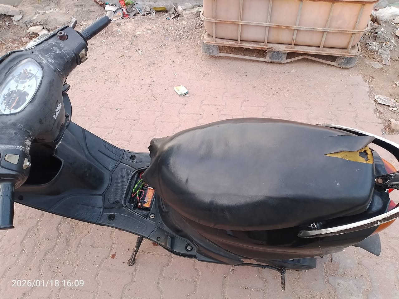 دراجه متروكه للبيع قيم بل يرضي الله واخذهه 
***********
