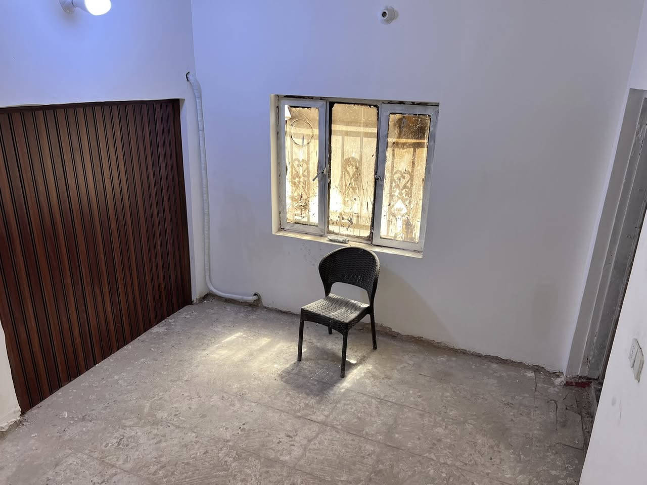 سلام عليكم
عندي مشتمل نظام مخزن او شركه كراده داخل قريب ساحه كهرمانه فرع شركه ام جي مقابل شركه هونداي ل صيانه 
تجاري وليس سكني

مجاور مطعم مزاج سابقا 

يحتوي عله قاعتين طابقين وغرفه وملحقات 

مساحه القاعه الواحده 50 متر نزال 10 عرض 5  وغرفه 4* 5
تلفون ***********
