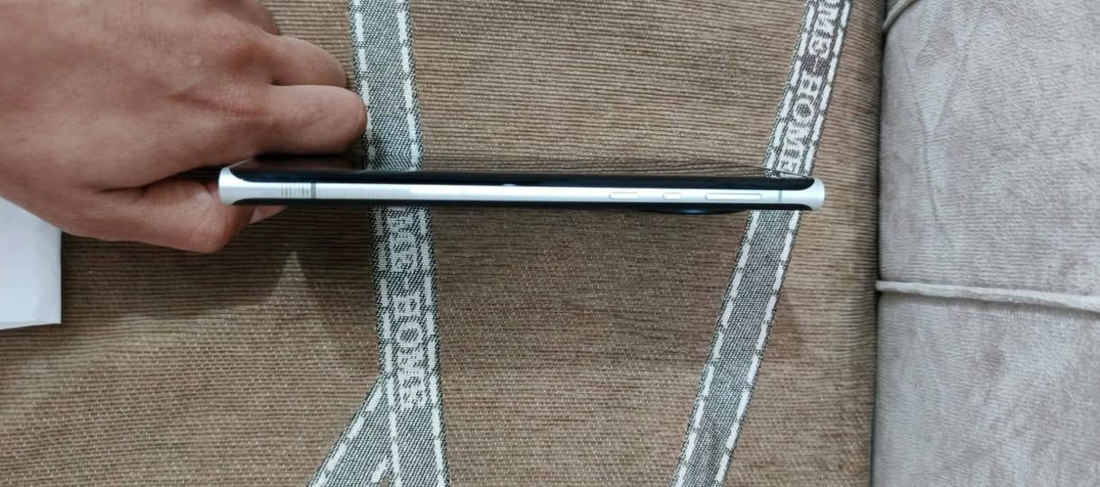 وينهم جماعت البوبجي. جهاز اسمه (Leitz Phone 1) صناعه المانيه جهاز قوي وسلس الذاكره (256) البطاريه (5000) يدعم الشحن السريع جهاز مكفول ويشغل (60 فريم ) سعره بل سوق ب 250 وحاليا اني عارضه ب /150 فقط الشراي يخابرني رقمي 👇
***********
