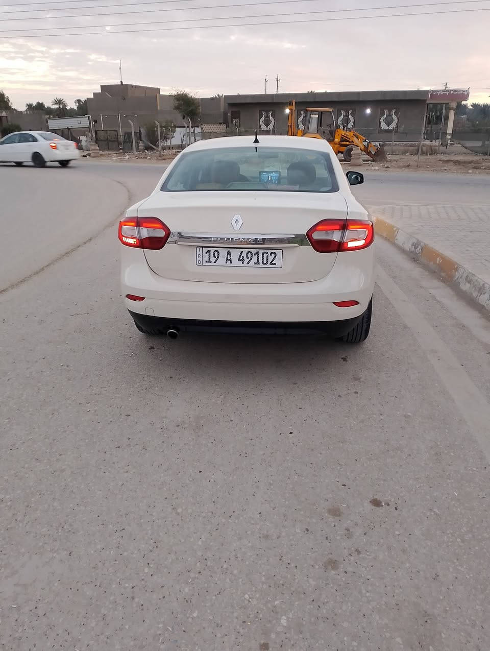 سلام عليكم سياره رينو  موديل 2016 مكينه 1800كامله واصفات على 24حبايه  وتبريد ثلج  وتايرات جدد سياره بسمي مكان ديوانيه خاص ماجاوب رقم ***********
