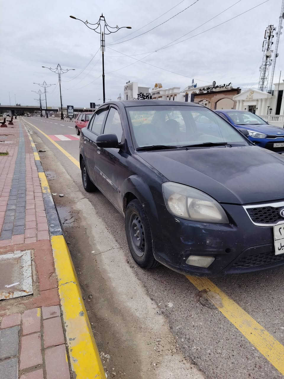 كيا ريو 2011
بيها قطعتين صبغ بدون دواخل
سعر السياره 77
الشراي اتصل ع ***********
