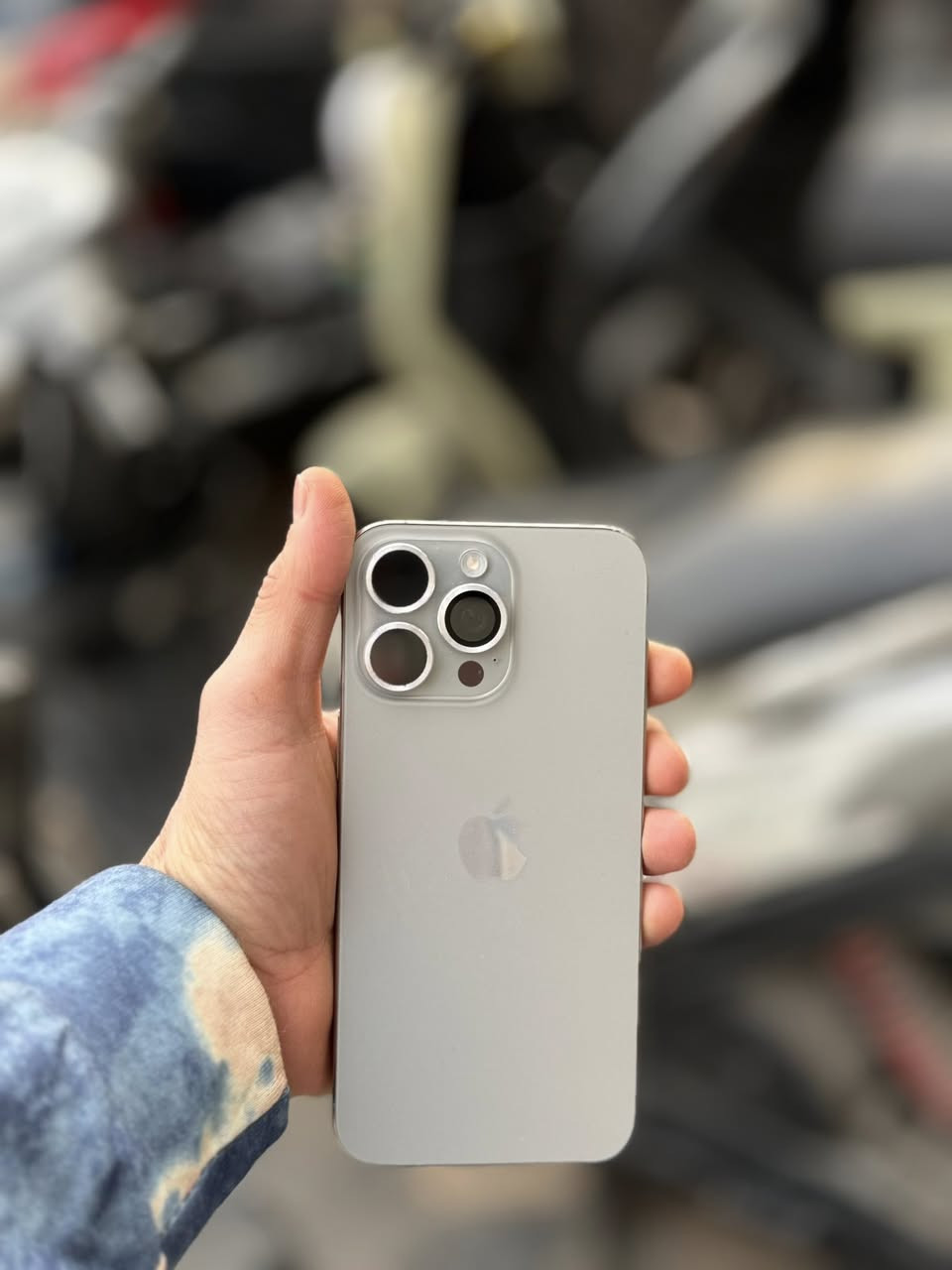 ١٥ برو ماكس شرق اوسط ٢٥٦ بطاريه ٨٦ بدون ملحقات الكلاس مكسور  السعر ٦٢٥
اعظمية ***********
