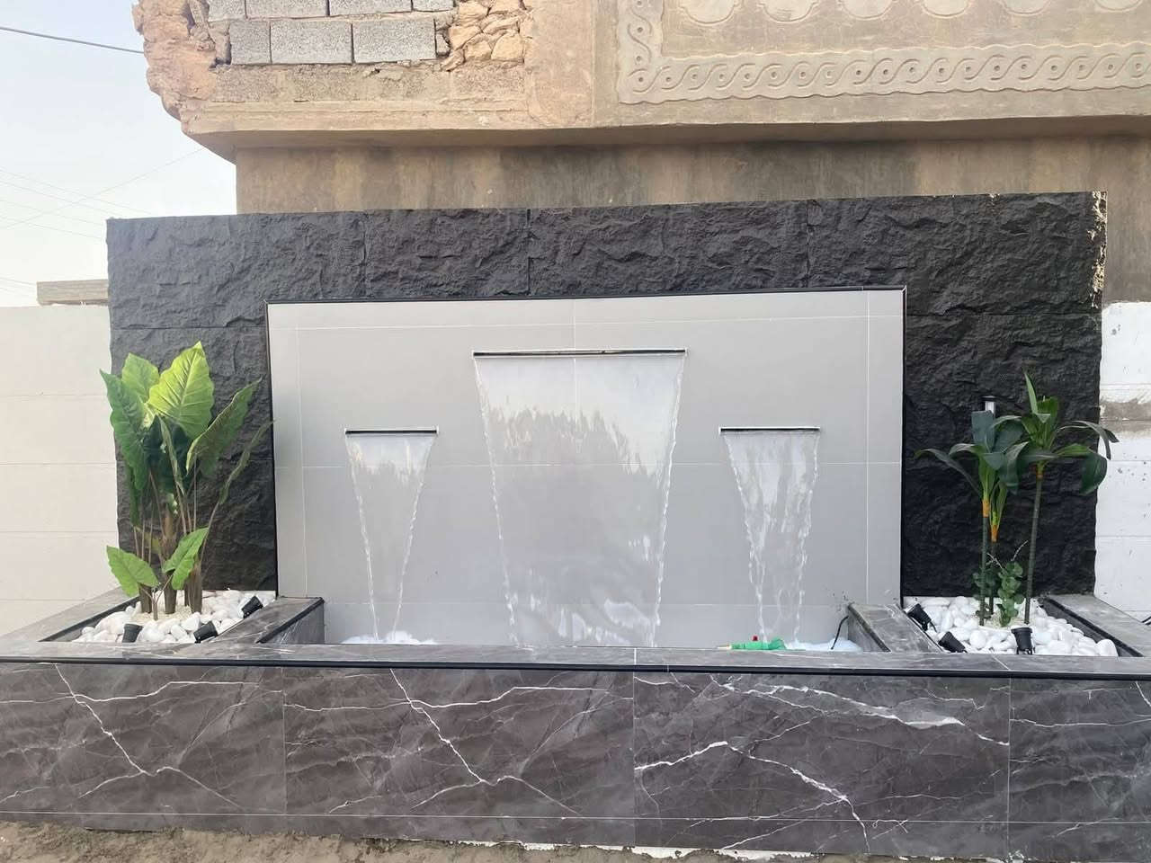 جمال بيتك بجمال حديقتك تنضيم وهندسه ديكورات حدائق حديثه وعمل شلالات مودرن بأحدث التصاميم خابرني وتدلل 
***********
