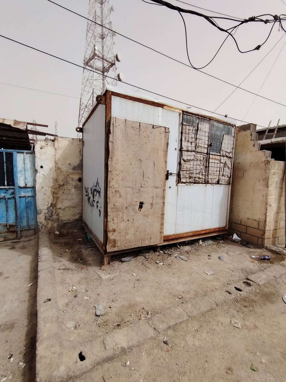 مكلف نشر كرفان 3x2 بصره معقلمع باب خشب خارجي التواصل مع صاحب الكرفان
***********
