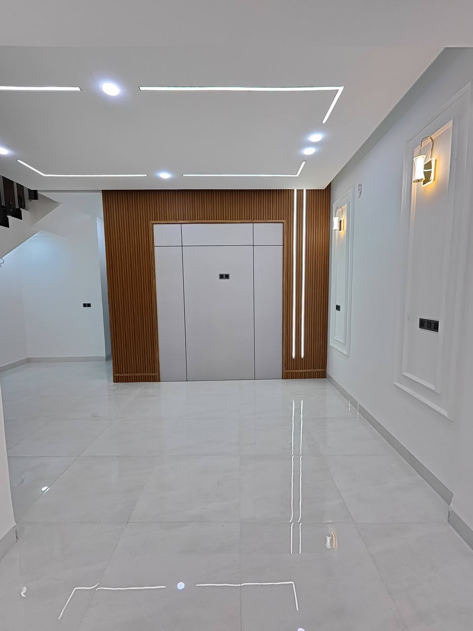 اللهم صلي على محمد وال محمد 🌹 سعر مناسب 🌹
يوجد بيت 100 م طابقين طابوك في كربلاء خلف سفاره تركيه على الحولي الجديد اربع سايدات
منطقة سكنية تتوفر فيها جميع الخدمات تبليط 10 م 
يتكون البيت من 4غرف واستقبال وصاله ومنور ومطبخ وحمامات عدد 3 
طابو زراعي قرار محكمه سند 25 
للأتصال او واتساب ***********
