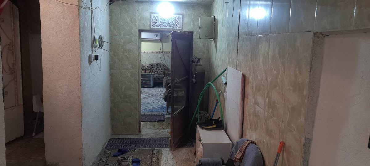 بيت ملك للبيع  طابقين في مدينة الشعلة - الحيانية
طابق الأول يحتوي على
غرفتين مساحة كل غرفة ٣.٤ × ٤
والهول مساحة ٣.٤ × ٦
حمام مساحة  ٢×٢
 تواليت مساحة ١.٥×٢
مطبخ مساحة ٣×٣ 
محل أسواق مساحة ٣.٤×٦
الطابق الثاني يحتوي على 
غرفتين مساحة كل غرفة ٥.٥ ×٤
الهول ٤×١٠
حمام ٢×٢
تواليت ١٠٥ ×٢

سعر 155 مليون وبي مجال قليل لتواصل *********** البصرة, العراق
