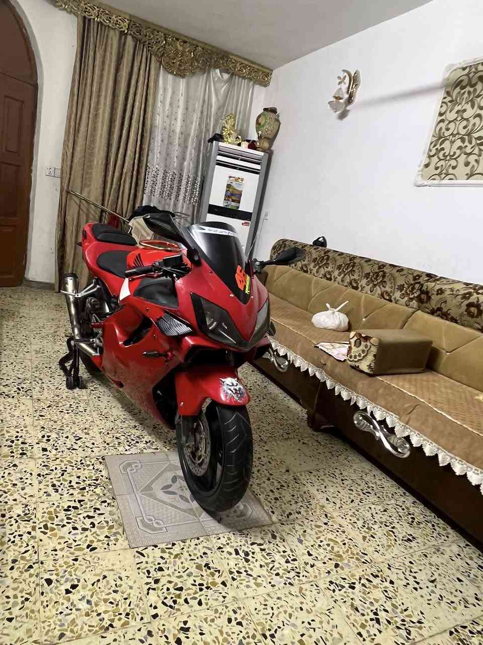 للبيع افوراي مديل ٢٠٠٣ مكانه بغداد ستفسار تصل لو وتساب ***********
