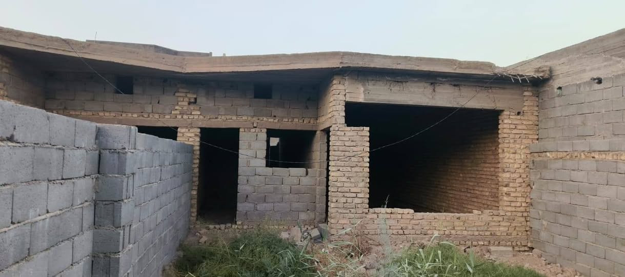 بيت هيكل للبيع بحي جبيل مساحه (200)طابو زراعي سند 25 
قريب عله شارع اربعين (التواصل عل الأرقم التاليه) 
ه‍ (*********** ه‍( ***********
