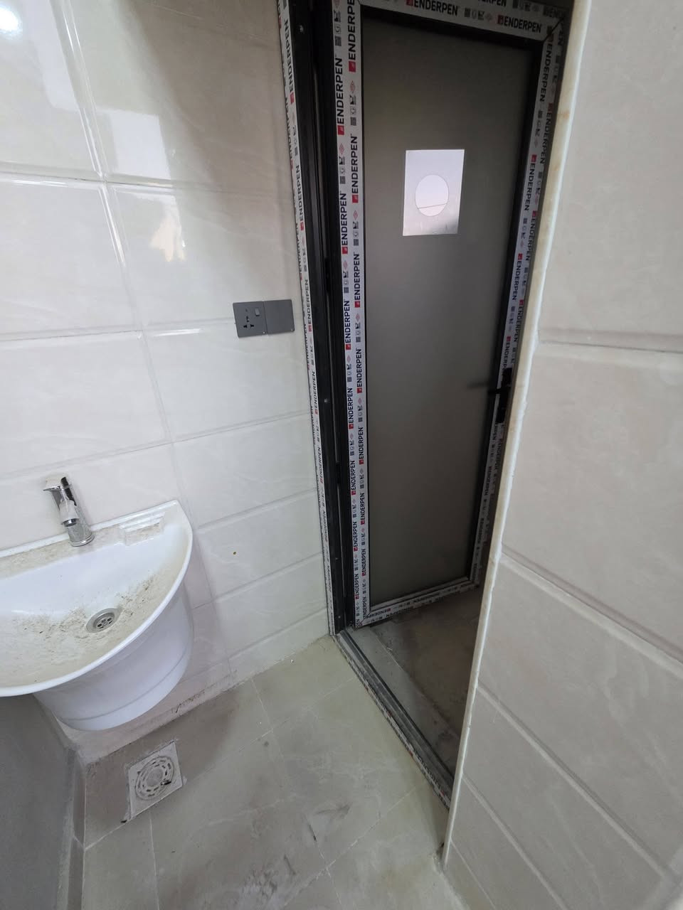 ((دار لـلبـــيـــع)) 

#الموقع شارع 80 محيزم الرابعة خلف مسجد الرحمن 

#المساحة 200م

#جنس_العقار طابو صرف
 
#المحتويات طابقين نوم 4 +كلدور+صاله +مجمع صحيات+ مطبخ حار بارد 

#الحالة فول الفول 

#السعر  خـــــــاص 

#الملاحظة الدار فارغ تسليم مباشر 

#للأستفسار اكثر الاتصال على الأرقام التالية او مراجعة مكتب السجى للعقار الكائن حلة شارع 80 جهة كربلاء. قرب مسجد الرحمن  ***********واتساب
*********** واتساب
