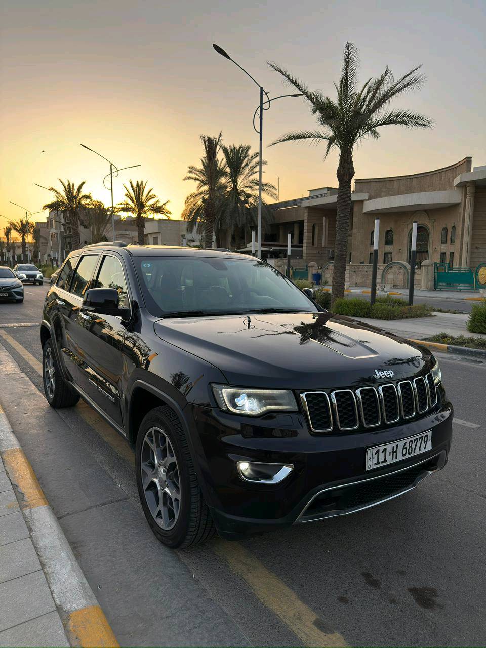 جيب غراند شيروكي لمتد بلس 2019 خليجي

لون: اسود بيتنجاني
محرك: v6 3600cc
عداد مسافة: 72 الف كم قابل للزياده

مواصفات فول لمتد بلس
- دخول ذكي 
- ثلاث شاشات
- بانوراما 
- حساسات امامي خلفي
- توقف تلقائي خلفي
- اوتو ستوب
- مري شفط
- هيتر مرايه
- رادار جانبي
- تعتيم تلقائي للمري كافة 
- كراسي كهرباء امامي 
- تدفئة و تبريد مقاعد اماميه و تدفئة خلفيه 
-تدفئه ستيرن
- صندوق كهرباء
- شفتات كير بالستيرن
- فور ويل


ملاحظات:
- جاملغ سايق معدل بارد و مصبوغ
- بنيد بارد بسيط جدا
- هلال تاير خلفي عكس السايق بارد بسيط

>>شرط البيع فحص سونار 

السعر 26 الف دولار وبي مجال
مكان السياره منصور داوودي متواجد من 11 صبح الى 7 مساءا
***********
عمر