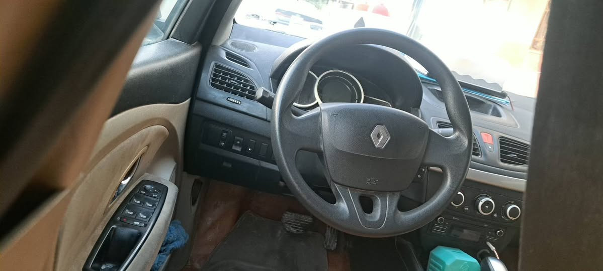 رينو ٢٠١٥ للبيع جاهزه رقم نكليزي بسمي بصره الزبير 
للتواصل #_***********
