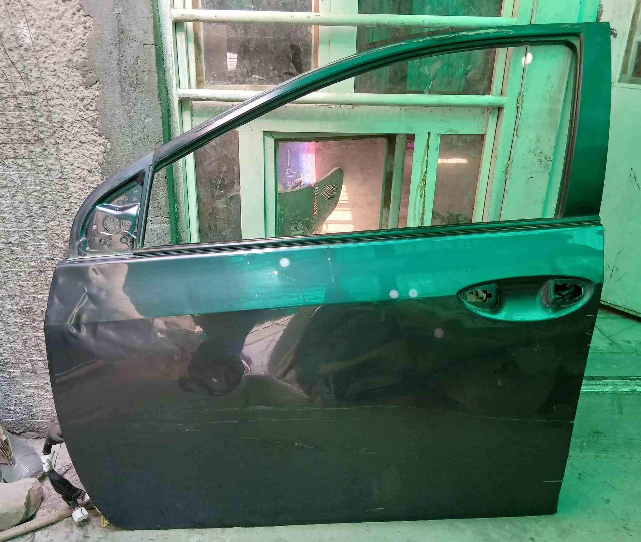 سلام عليكم باب كورلا بلادي موديل ١٩ كامل بطانه جامه سماعه كامل ماعده اليده بي طعجه فقط السعر 300 الف وبي مجال ***********
