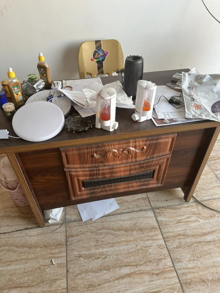 السلام عليكم     غراض مستعمله اقل ثلث اشهر من ساحبات من دكتات من كراسي من طبلات من عارضه مجمده من طباخات من سقيفه من شوايه كباب من جداري  +حديد مطبخ  من مغاسل تعليك  العنوان فلوجه   سعر #8مليون وبيه مجال 
هه هه ***********
