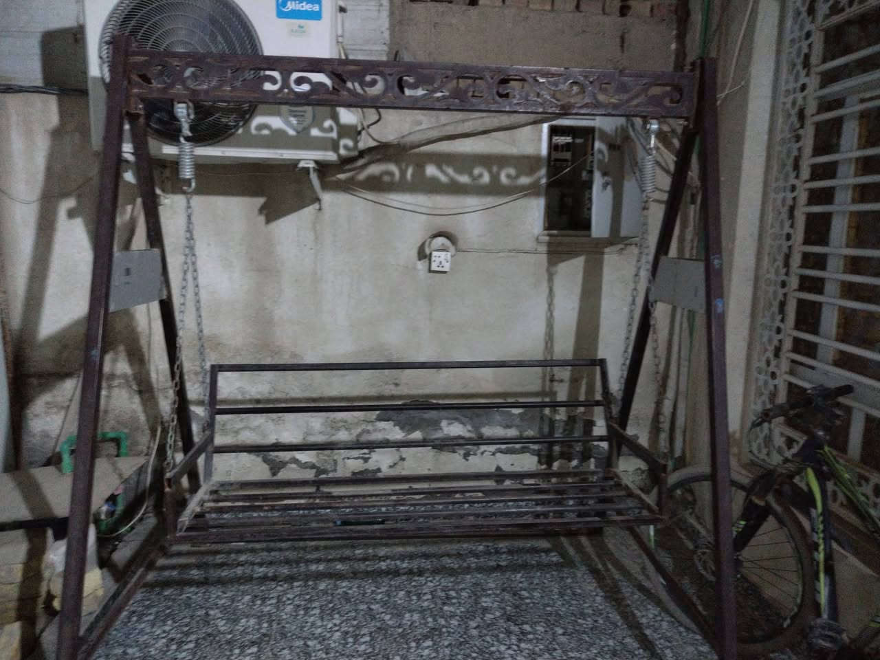 مرجوحة للبيع تفصال حديد ثقيل ناصرية حي الفداء سعر 175 بيها مجال ***********
