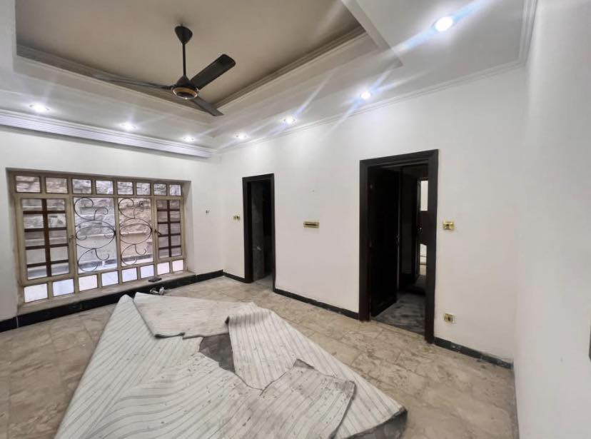 � دار للإيجار التجاري – موقع مميز للشركات
📍 الموقع: المسبح مقابل قرية دجلة

📐 المساحة: 400 متر

🏠 تفاصيل الدار:

▪️ ريسبشن استقبال

▪️ صالة واسعة

▪️ مطبخ عدد (2)

▪️ 5 غرف بنظام سويت

▪️ كراج يتسع لـ 6 سيارات

✨ مناسبة جداً للشركات، المكاتب الإدارية، العيادات، أو المراكز التدريبية او الشركات الاجنبيه

📞للاستفسار/***********

🟢.يتوفر لدينا عروض بمختلف المستحات الكبيرت تجاريه سكنيه

داخل مناطق بغداد كرخ/رصافه 

📍.كراده/ جادريه /يرموك عرصات الهنديه /حارثيه /اميرات والمناطق المجاوره
