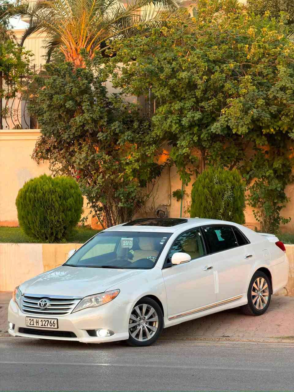 للبيع تيوتا أفلون 2012 خليجي• كفالة عامة، ما عدا شبرين بالباب الخلفي، والباقي كله كفالة.
 • فل مواصفات، داخلية قبق أسود مرغوب.
 • الممشى: 150 ألف كم حقيقي.
 • المحرك والگير شرط بدون فتح وبدون أي صوت.
 • السيارة أمامية كاملة، وتم تبديل القطع الاستهلاكية بالكامل (نوزلات، بلكات، فيت، بمب، وغيرها).
 • تم تبديل دهن الگير وصيانتها أولاً بأول.
 • استخدام شخصي وعلى يد واحدة.
 • السيارة باسمي، والسنوية مجددة، وكل شيء جاهز ولا تحتاج أي مصروف.
 • سيارة نظيفة جدًا ومناسبة للباحث عن سيارة استخدام.

📍 الموقع: صلاح الدين – الضلوعية (الجبوري)

💰 السعر: 18,800 دولار (قابل للتفاوض بالمعقول بعد المعاينة).

📞 للتواصل: ***********
