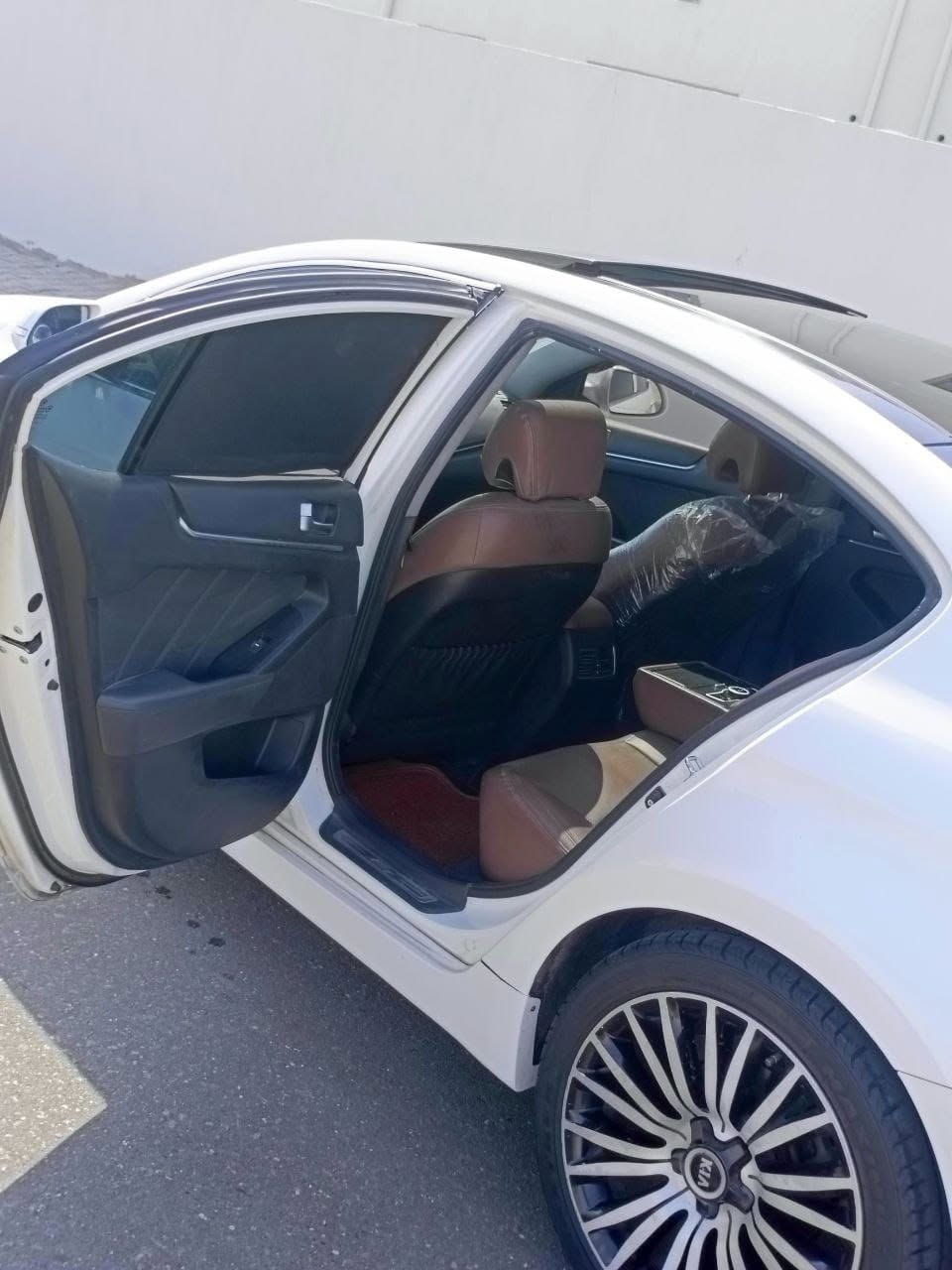 سلام عليكم كيا كاتنزه مديل 11 محدثه 2015  كصته بجم كصه وحده فول موصفات بصمه كشنات تدفئه بك لايت لد لايت لد تخبل سيارة مكينه 2400 انسه لصراف بانزين بانزين يول كب حجم 19 و تخم تاير بي سعره 65 و بيه مجال و هاذه رقمي و بل خدمه ***********
