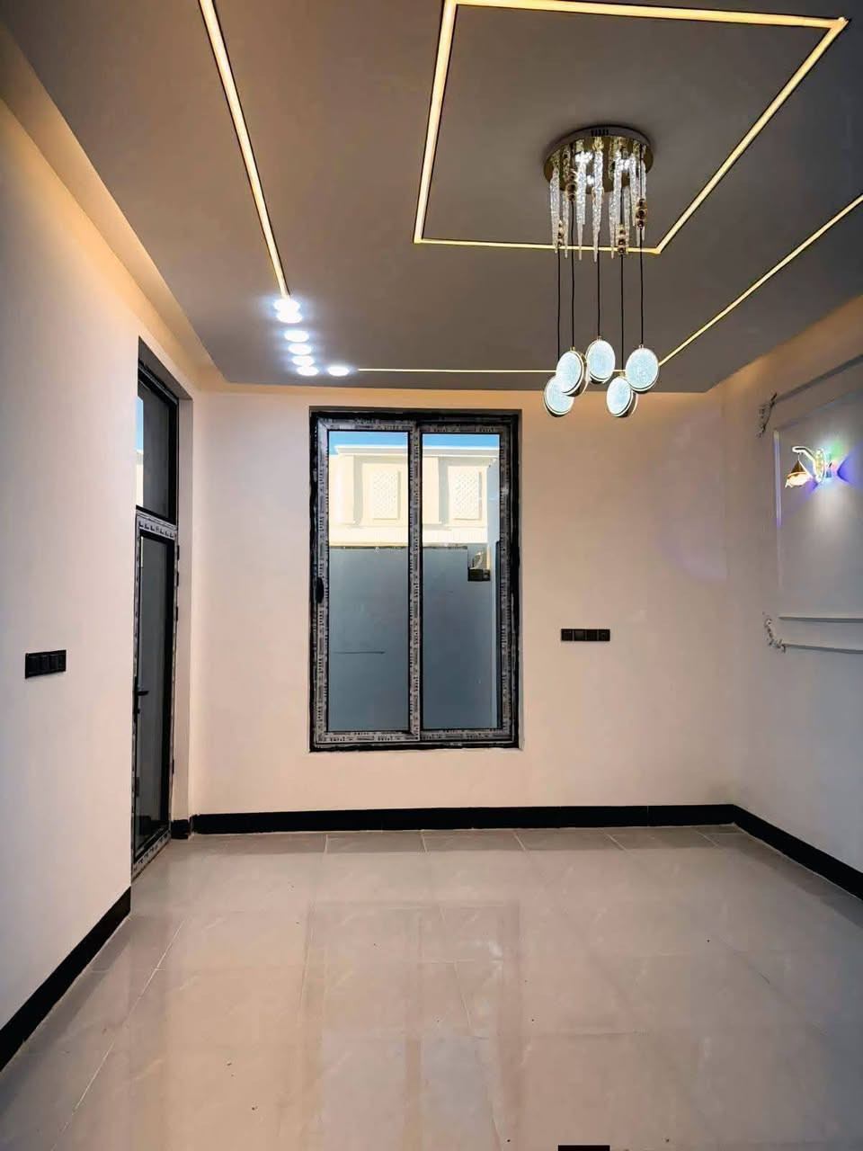 دار للبيع 150طابقين بلنجف يبعد عن شارع العام 80م بسعر 125مع مجال
للاستفسار واتساب ***********
