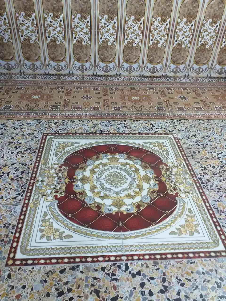 بيت 150 م عكادة مدخلين نظيف جدا طابو صرف بأسمي طابق ونص في منطقة الشعب الجمعيات يحتوي على استقبال + 3 غرف +غرفة سندويج 3*6 يعني 4 غرف وغرفة سندويج اضافة للحولي  وصحيات داخلية وخارجية وكراج للسيارة مع ترك جانبي بيت نظيف جدا وعالي عن الشارع بيع او مراوس باي منطقة داخل بغداد  الشراي يتصل ابيع بسعر قطعة أرض فارغة السعر ب 170
