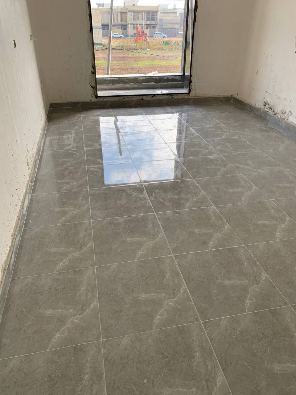 السلام عليكم خلفه سيراميك نعمل كافة البورسلين ***********
