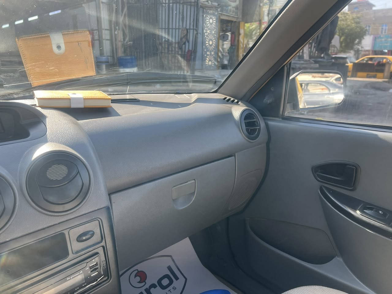 السلام عليكمً سايبه للبيع موديل 2015👍🏻 تخم تاير كير مكينه كفاله تبريد مصفره هيئته غرامات بيها جاملغ امامي مبدل فقط سياره بيها شخوط ونرشت حزام بدون معجون بدون ضربه عليها ادامه كامله بلكات دهن نوزلات باتري كامل مكمل كبل لشارع 
مكاني بغداد 
السعر ❌31بيها مجال 
هـ***********
