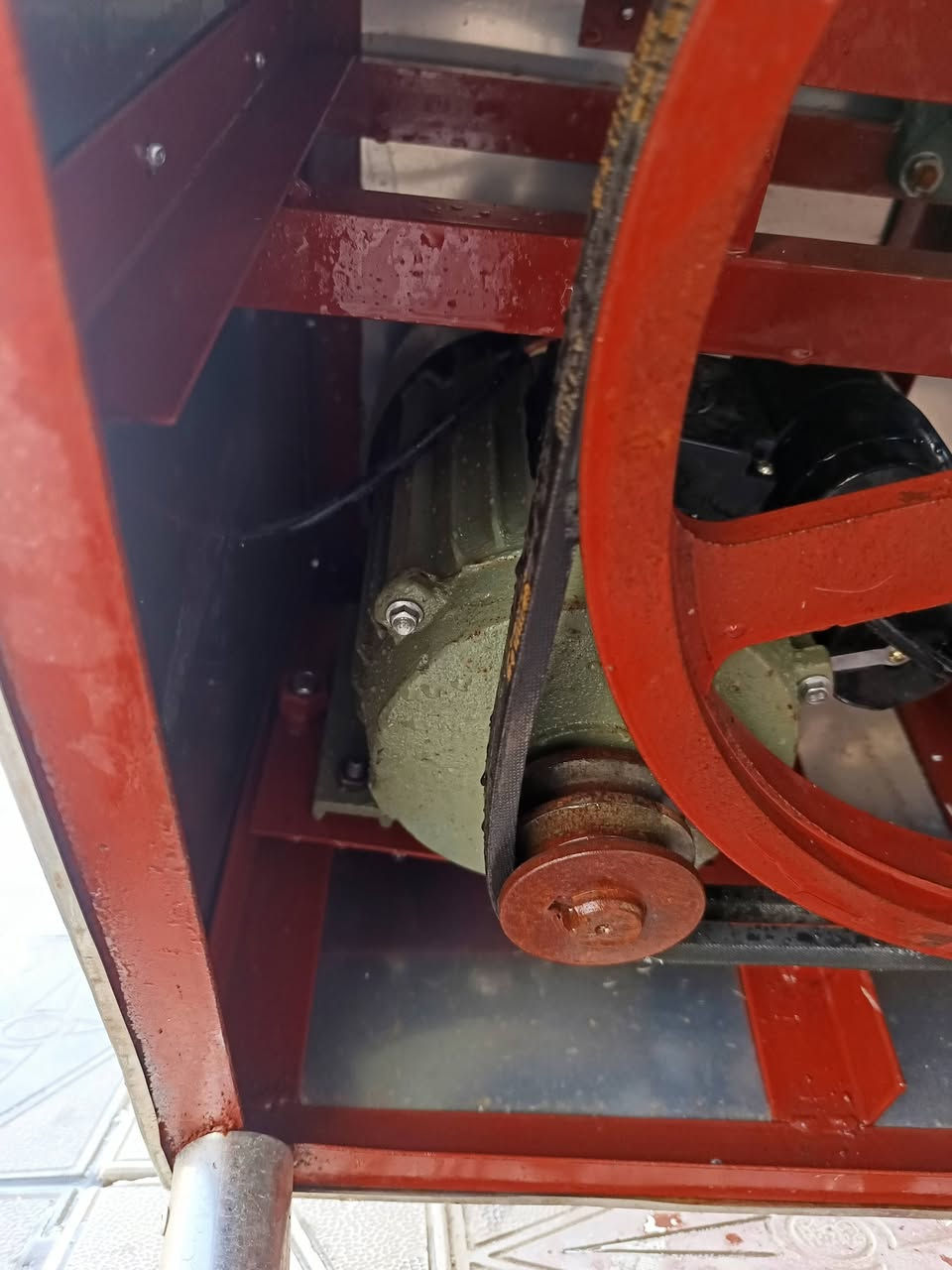 السلام عليكم ورحمه الله 
هلاسه جديده لبيع 
ب 300 وبيها مجال 
مشتغل بيها رفعتين فقط 
ناصرية حي اريدو 
***********
