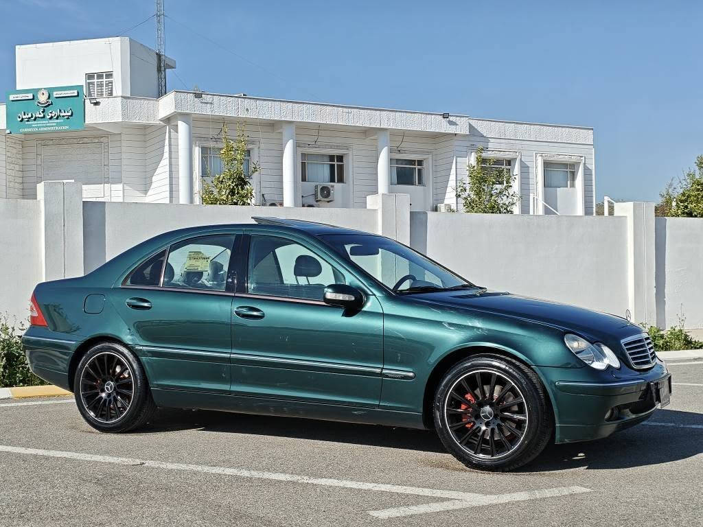 مارسیدس 2003 ساق
مەکینە ٦ پستۆن بیلاد
بیرەقەم دوبەی
فول مواسەفات
کوشن هیتەر
سەقف سلایت 
ساردو گەرم بە شەرت
جوار تایە و ویل تازە 
دینار مەسرەفی نییە
لۆک لۆکە سەیارەکە نمونەیە لە پاکی و جوانی
شوێن کەلار
سعر/٦٠ گلا و مەجال

ژم/*********** كالار, السليمانية
