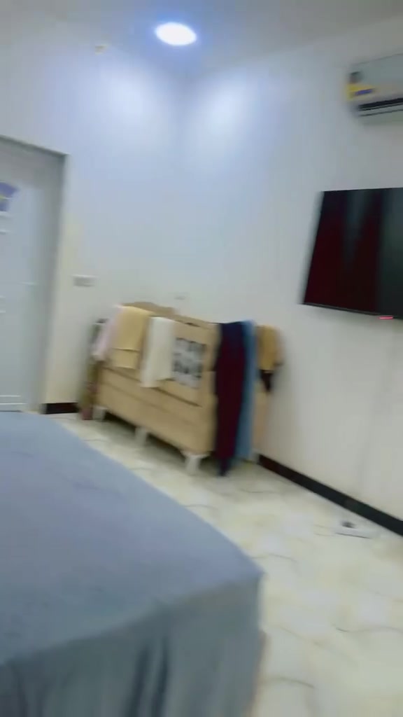 تخم قنفات عراقي ب٣٥٠ قفل
غرفة نوم جديده ب٤٠٠ قفل 
للاستفسار ***********
بغداد
