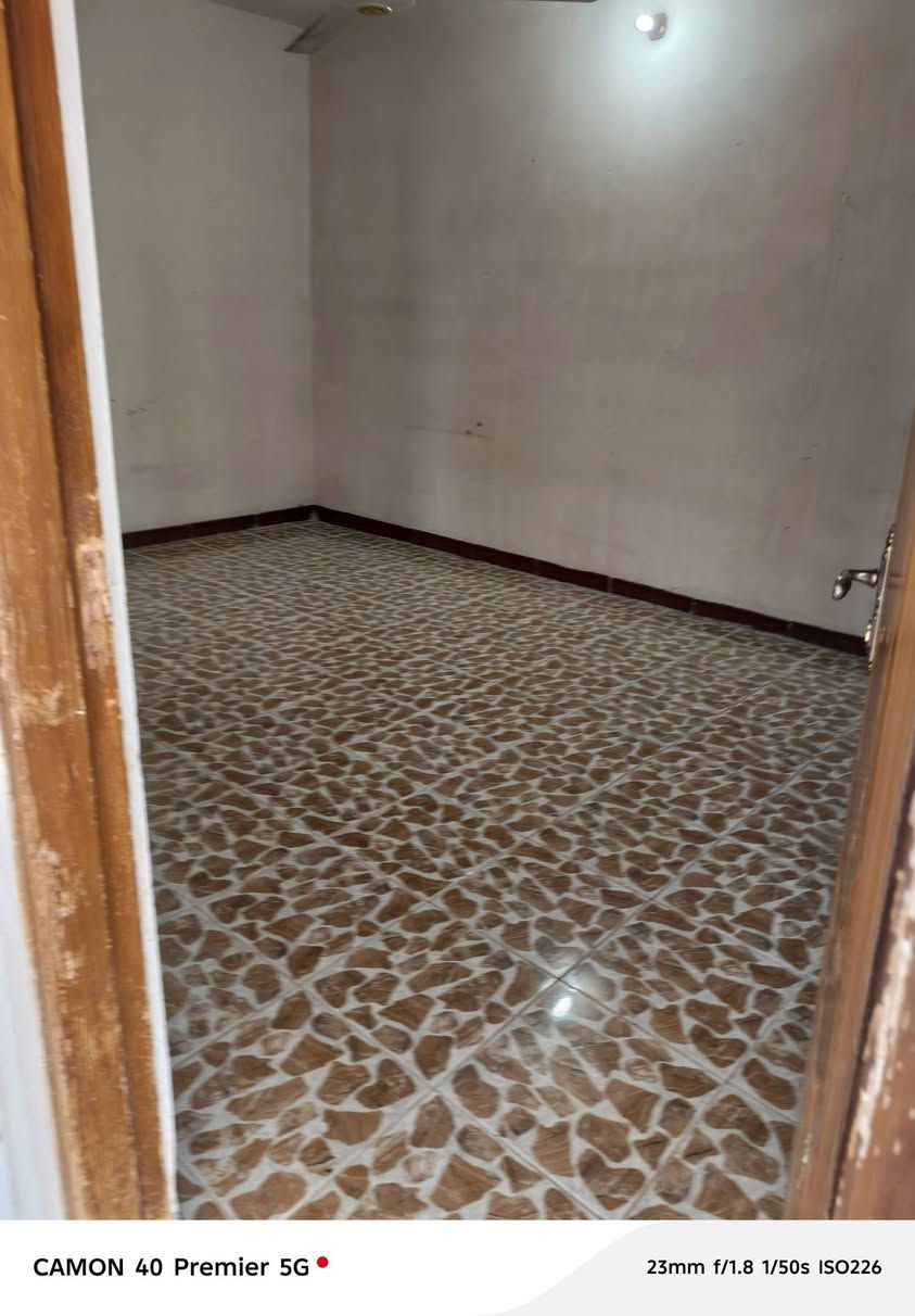 السلام عليكم شقه للايجار القادسيه الثانيه شارع ابو وليد شقه طابق ثالث ايجار 200  ***********
