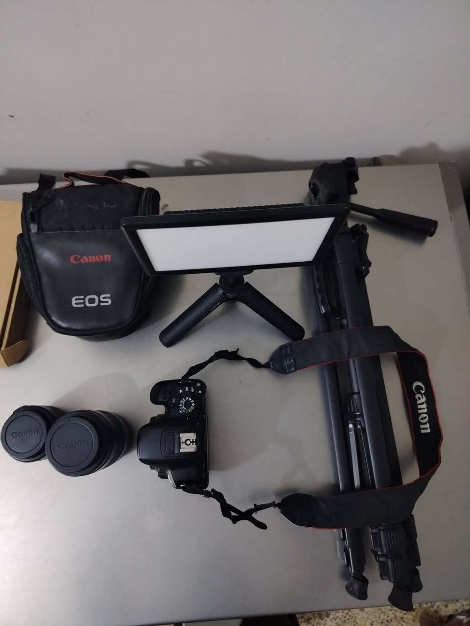 Canon d700  نظيفة كلش 

المحتويات 
1_ حقيبة كتف 
2_ستاند تصوير 
3_ بيبي لايت كامل بالباكيت
4_عدسة ٧٥.٣٠٠  نضيفة
5_عدستهه الاصليه ١٨.٥٥
 _____________________

السعر ٦٠٠ بيهه مجال  مكاني بغداد


**إذا كنت صاحب هذا الإعلان وتريد حذفه لأي سبب، رجاءا أرسل رسالة إلى الدعم الفني**