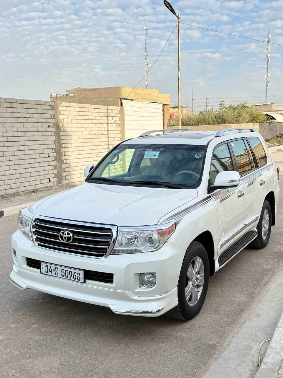 لاندكروز 2013 كفاله من الضربه والصبغ السياره جديده بلاديه محرك 8 سلندر فول مواصفات بريم رقم بصره الجديد هزه جديده مشروع وطني محرك كير تخم تاير حداديه تبريد السياره جاهزه من كلشي السعر كلش مناسب 338 وبيهه مجال بسيط حك الجيه لان سعرها ابلاش
***********
