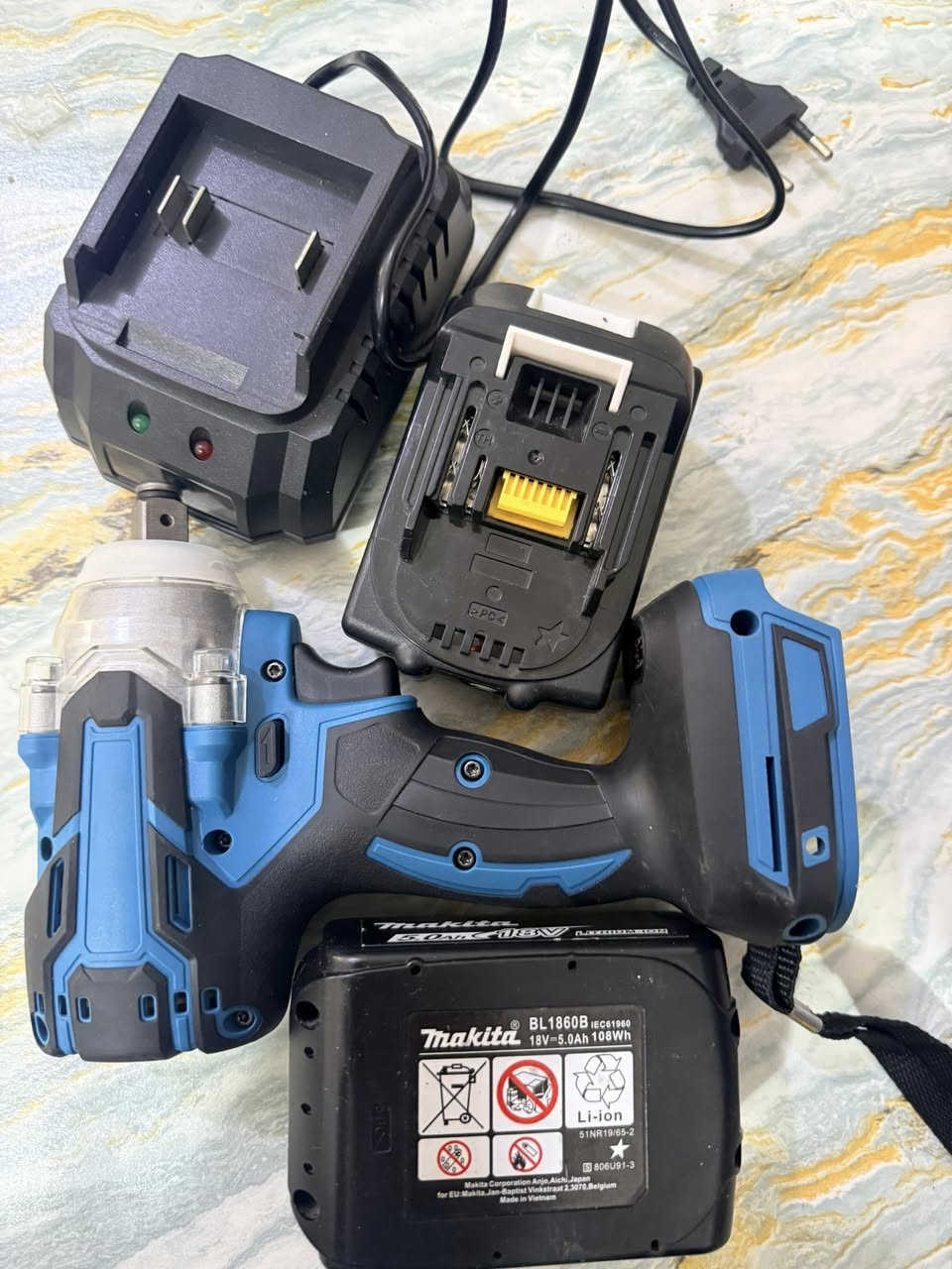 دريل ماكته جديدً مامستخدم بطاريات فيتنام انطي سعر ما يرضي اللهً. واخذه برشلس


**إذا كنت صاحب هذا الإعلان وتريد حذفه لأي سبب، رجاءا أرسل رسالة إلى الدعم الفني**