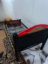 جرباية حديد • سرير