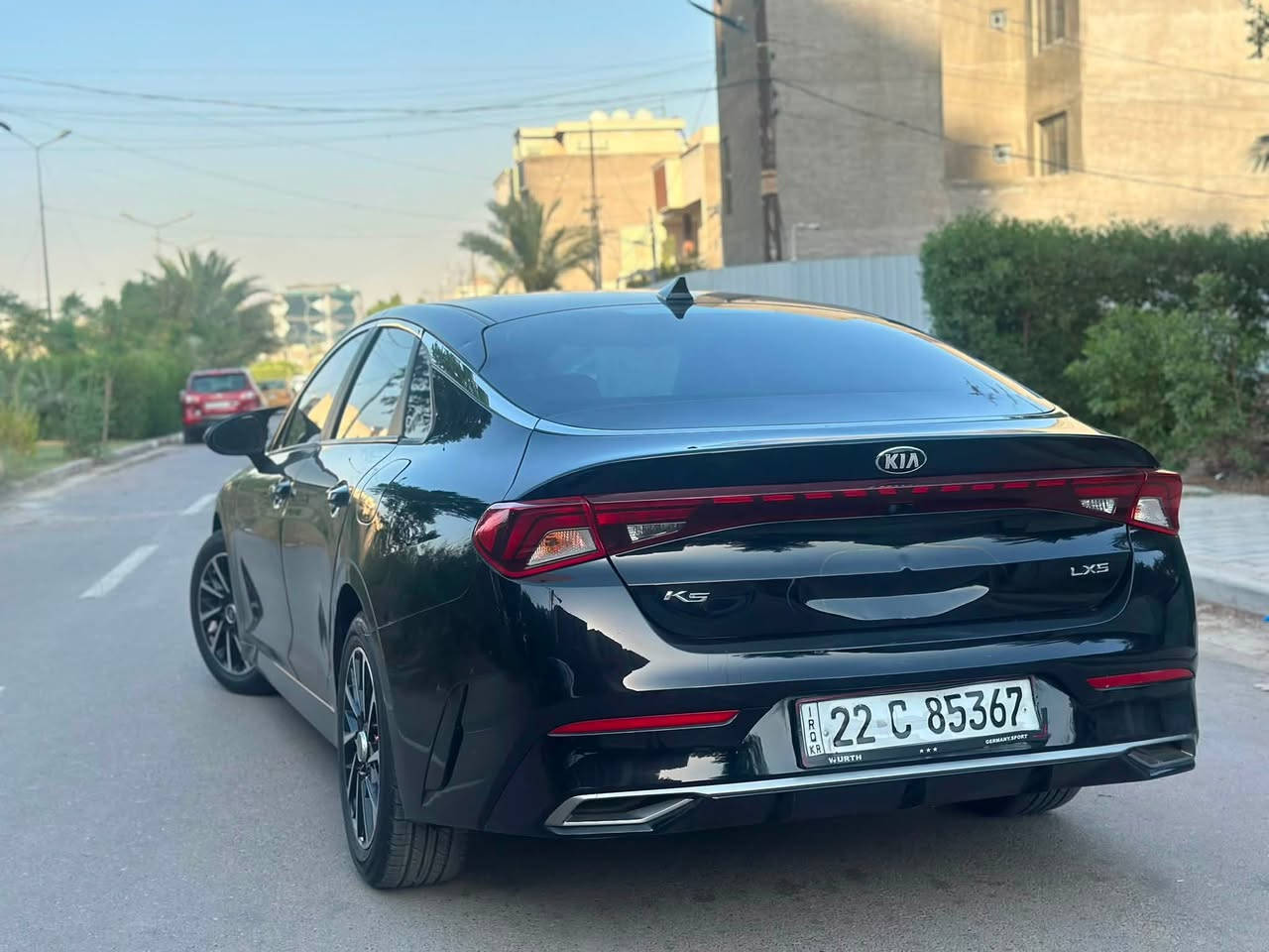 موديل 21 K5
1600 T
ماشية 87,000 كيلو 
حادث امريكا موضع بالصورة  وبيها شبر  ب قبغ الجنطة و شبر ب الباب الامامي (بارد) بدون لغد بدون شاصي 
كير و محرك و صدر مكفوله 
السيارة بيها كتاب تضليل لمدة سنه كامله
مواصفات بصمة رادار امامي ,خلفي ,جانبي , تحديد مسار ,مثبت سرعة ,تشغيل عن بعد  
السعر ١٣٥ ورقه
للاتصال *********** واتساب
